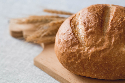 Диетолог объяснил, в чем опасность белого хлеба